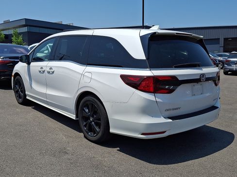 Used 2023 Honda Odyssey Sport image 3