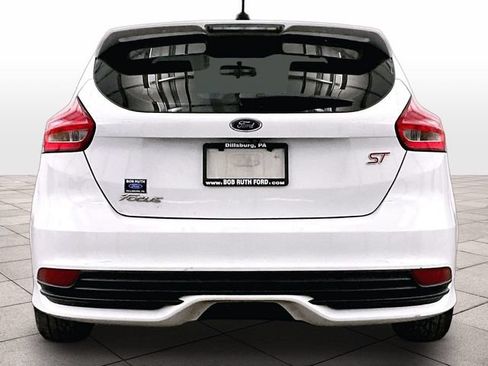 Used 2017 Ford Focus ST FWD image 4