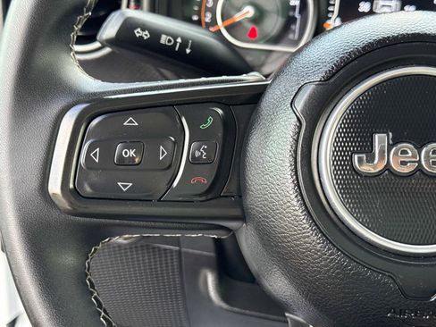 Used 2025 Jeep Wrangler Unlimited Rubicon AWD/4WD image 22
