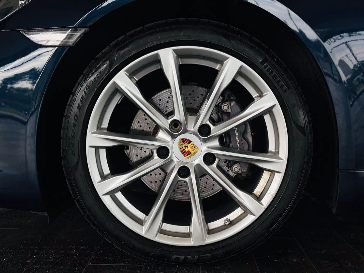 Used 2019 Porsche 718 Boxster RWD image 25