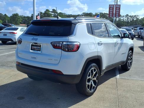 Used 2025 Jeep Compass Limited AWD/4WD image 4