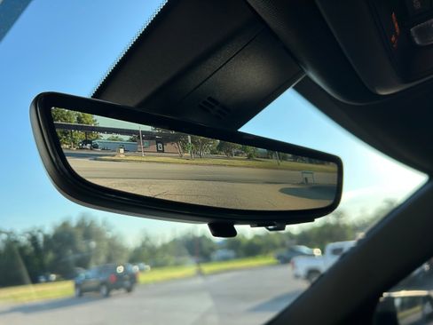 Used 2023 Chevrolet Traverse Premier image 19