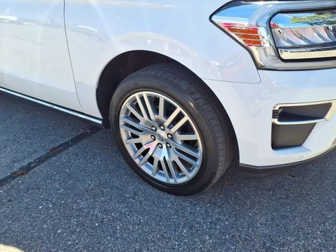 Used 2023 Ford Expedition Max Limited AWD/4WD image 5