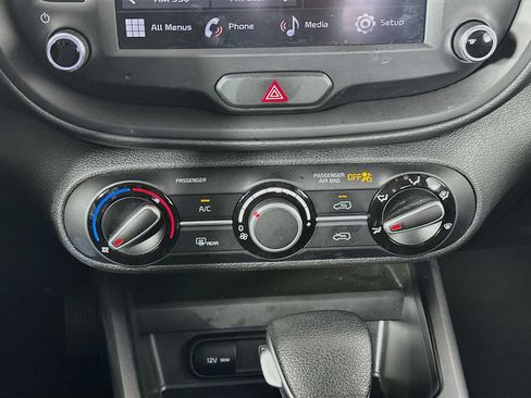Used 2025 Kia Soul LX w/ LX Technology Package FWD image 23
