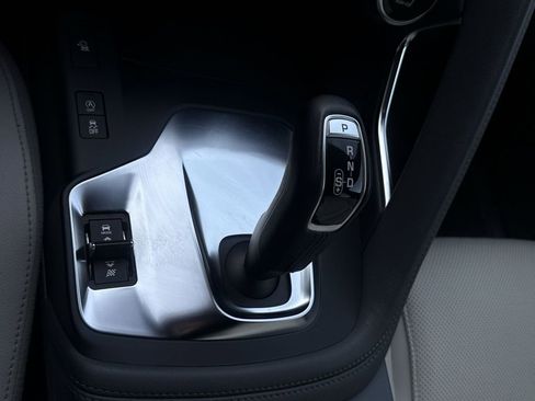 Used 2019 Jaguar E-PACE SE image 21