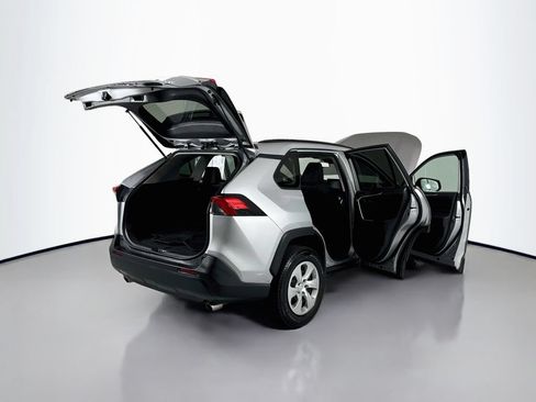 Used 2021 Toyota RAV4 LE AWD/4WD image 21
