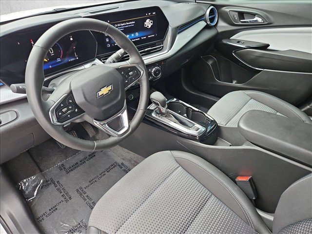 Certified 2025 Chevrolet Trax LT w/ LT Convenience Package FWD image 13