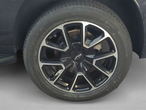 Used 2022 Chevrolet Suburban RST w/ Luxury Package image 26