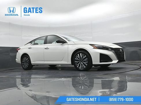 Used 2024 Nissan Altima 2.5 SV AWD/4WD image 37