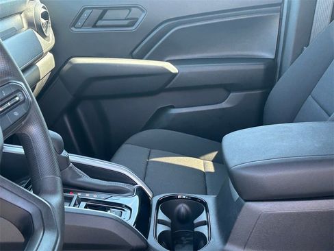 Used 2024 Chevrolet Colorado W/T w/ Technology Package image 11