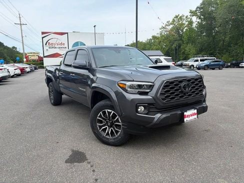 Used 2022 Toyota Tacoma TRD Sport w/ TRD Premium Sport Package AWD/4WD image 2