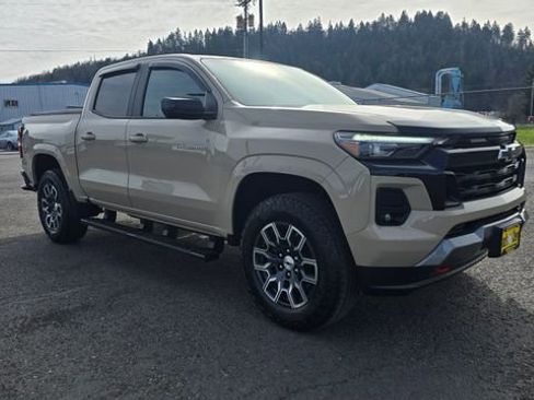 Used 2023 Chevrolet Colorado Z71 w/ Z71 Convenience Package 2 image 3