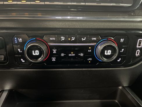 Used 2024 Chevrolet Silverado 1500 High Country w/ High Country Premium Package image 26