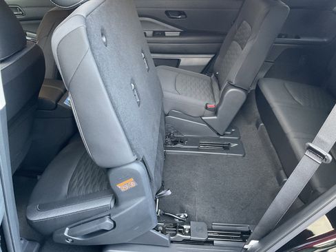 Used 2025 Nissan Pathfinder SV AWD/4WD image 39