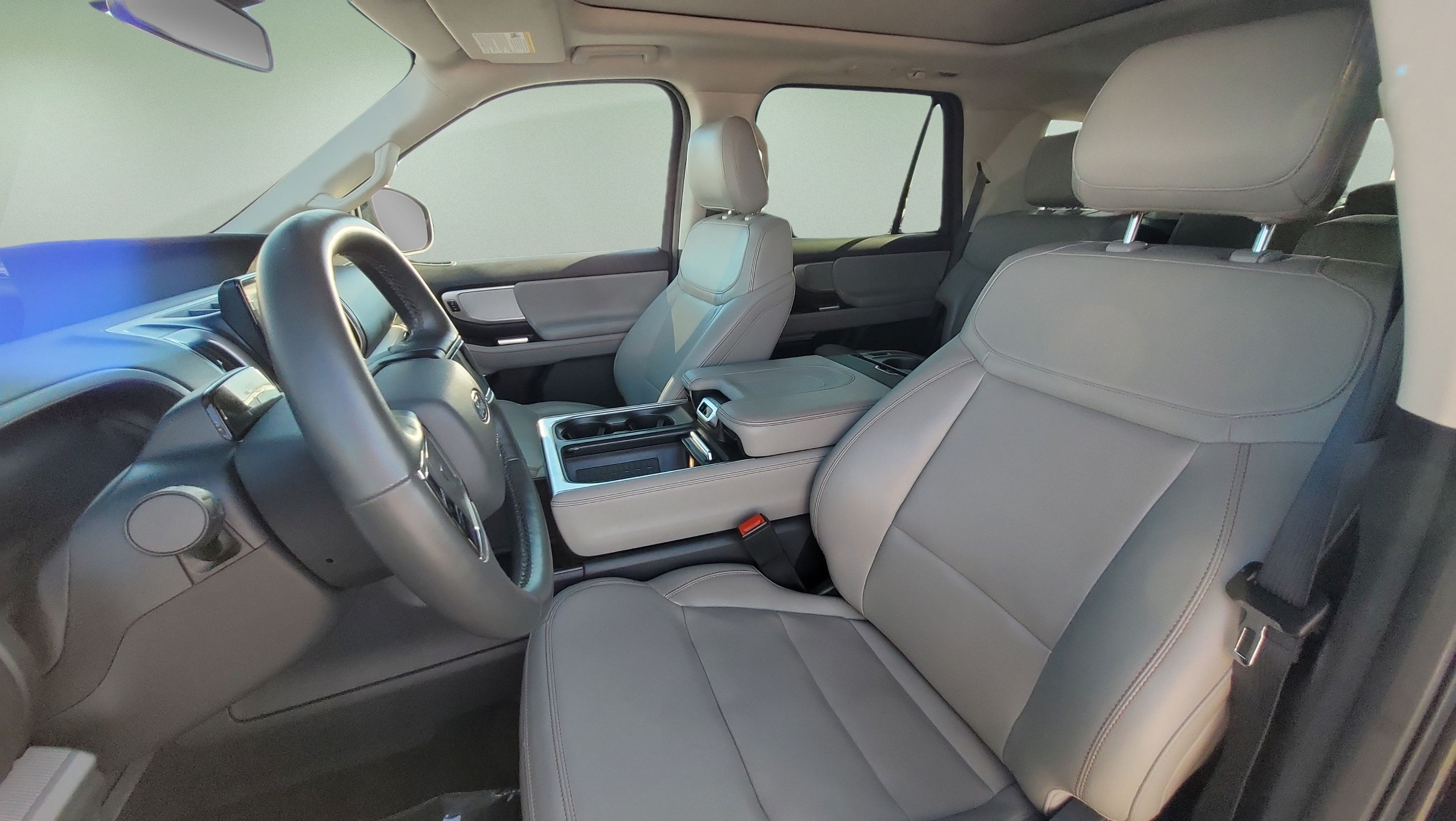 Used 2025 Ford Expedition Active AWD/4WD image 27