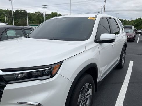 Used 2025 Honda Pilot EX-L image 10