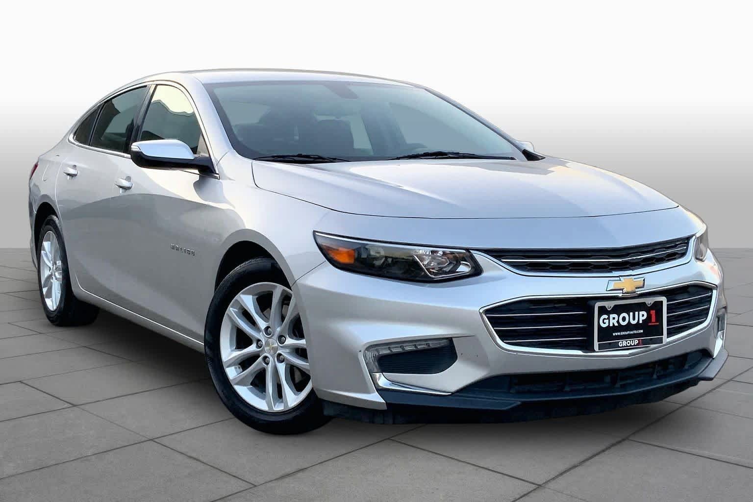 Used 2018 Chevrolet Malibu LT FWD image 2
