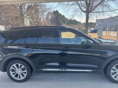 Used 2021 Ford Explorer XLT w/ Equipment Group 202A image 2