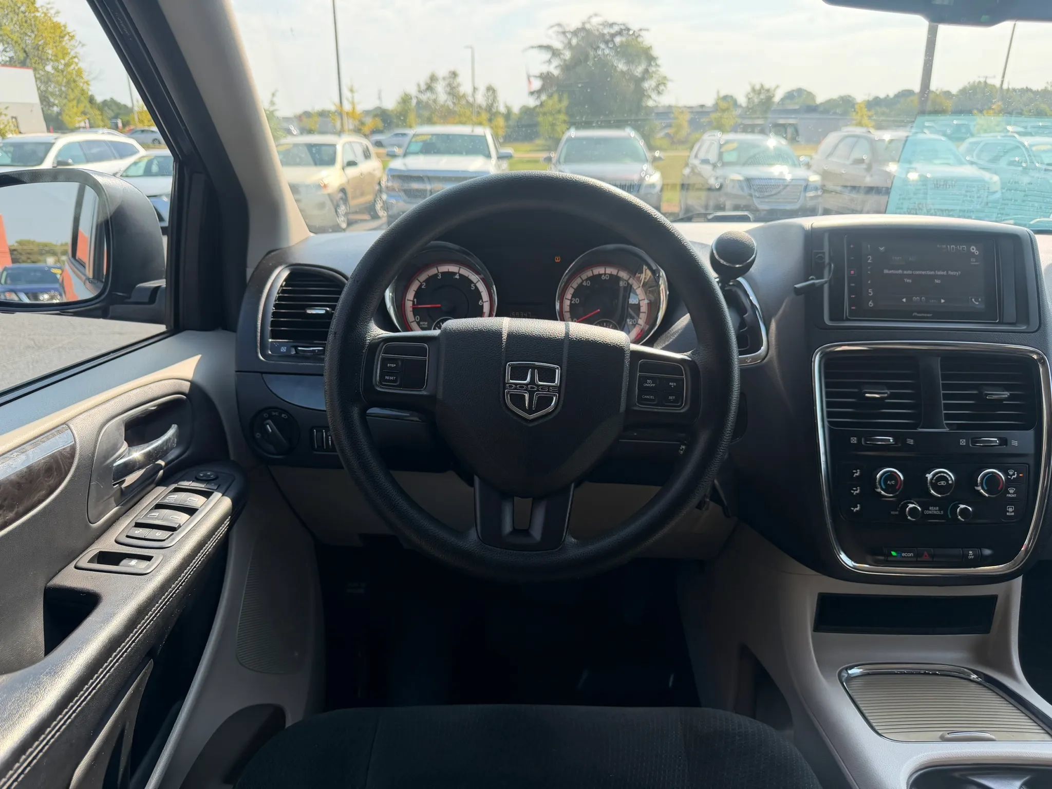 Used 2016 Dodge Grand Caravan SXT FWD image 11