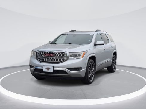 Used 2017 GMC Acadia Denali w/ Technology Package FWD image 3