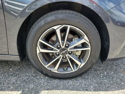 Used 2024 Kia Forte LXS FWD image 7