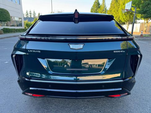 Used 2024 Cadillac Lyriq Luxury AWD/4WD image 6