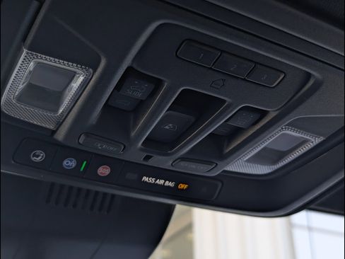 Used 2022 Chevrolet Silverado 1500 High Country w/ Technology Package image 35