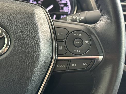 Used 2019 Toyota Camry XLE FWD image 30