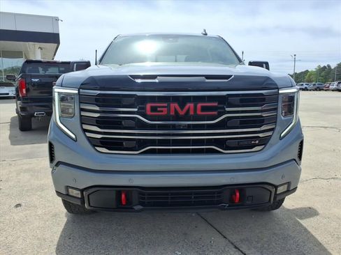 Used 2025 GMC Sierra 1500 AT4 w/ AT4 Premium Package AWD/4WD image 2