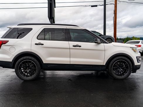 Used 2016 Ford Explorer Sport w/ Equipment Group 401A AWD/4WD image 8