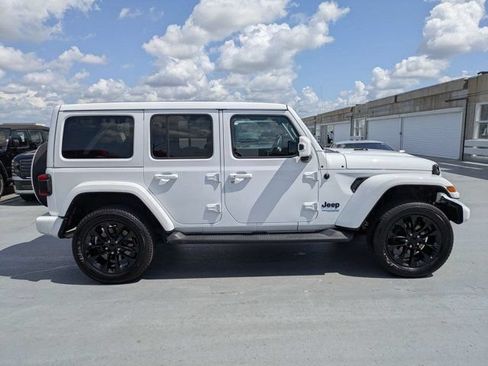 Used 2021 Jeep Wrangler Unlimited Sahara AWD/4WD image 2