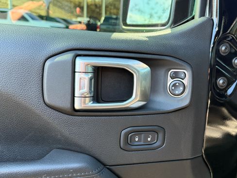 Used 2022 Jeep Wrangler Unlimited Sahara image 14