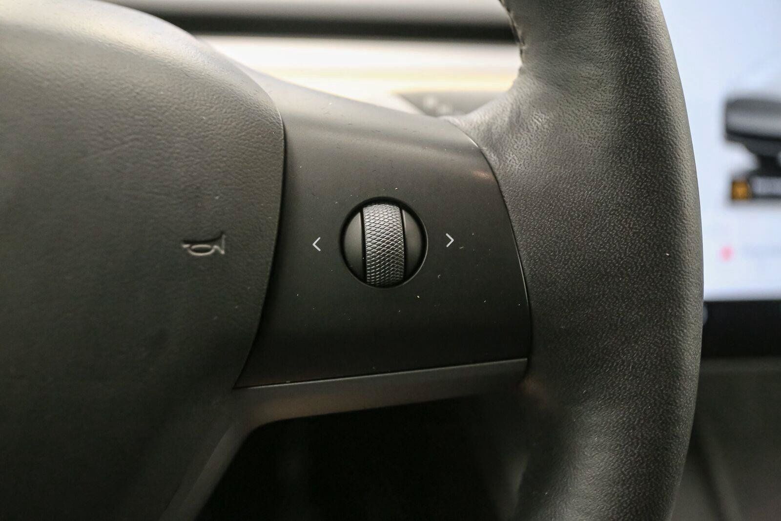 Used 2023 Tesla Model Y Long Range AWD/4WD image 37