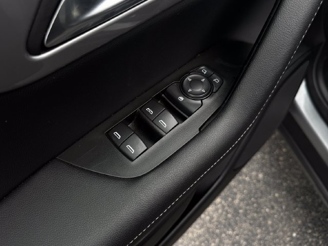Used 2025 Chevrolet Blazer LT FWD image 14