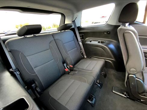 Certified 2023 GMC Acadia SLE w/ Driver Convenience Package image 18