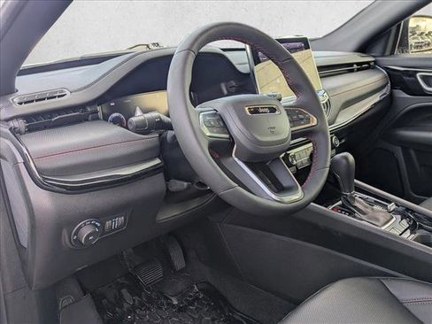 Used 2025 Jeep Compass Trailhawk w/ Trailhawk Elite Group image 8