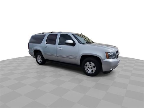 Used 2014 Chevrolet Suburban LT w/ Luxury Package image 2