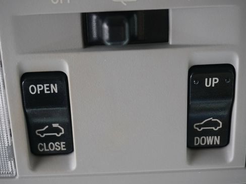 Used 2017 Toyota RAV4 Limited image 25