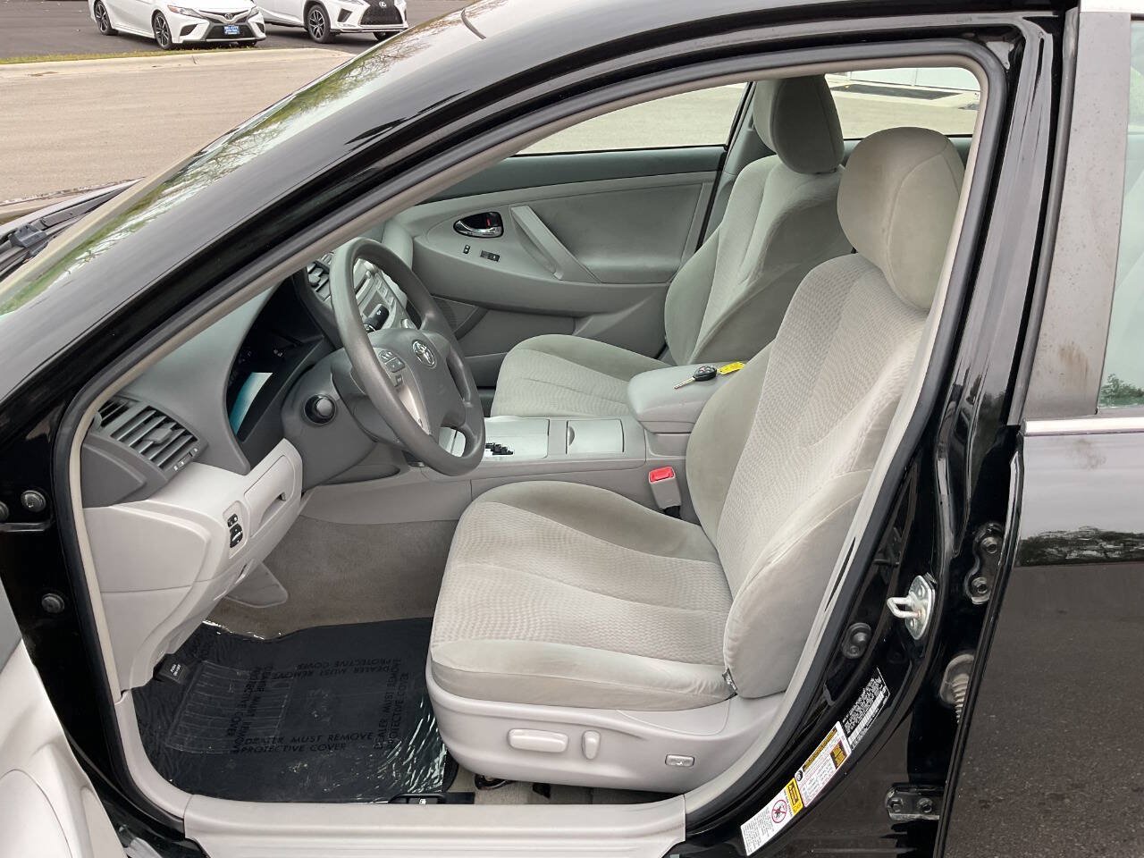 Used 2011 Toyota Camry LE FWD image 13