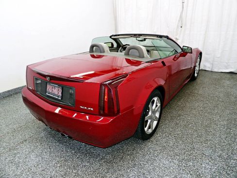 Used 2005 Cadillac XLR RWD image 9