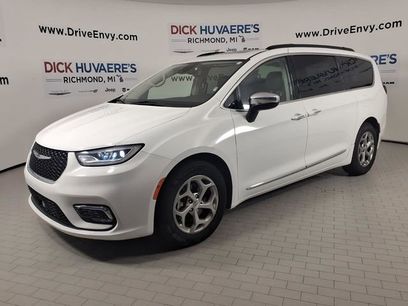 Used 2023 Chrysler Pacifica Limited