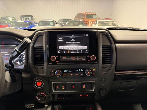 Used 2024 Nissan Titan SV w/ SV Convenience Package image 26