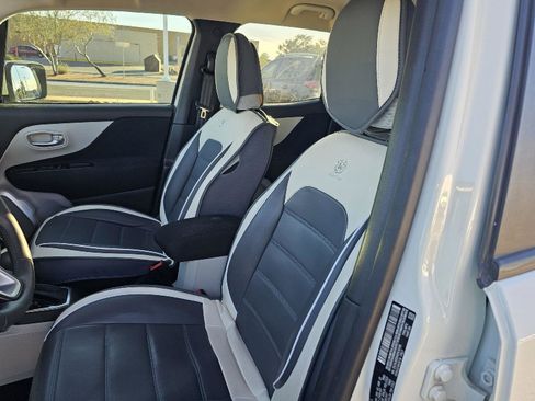 Used 2019 Jeep Renegade Latitude w/ Safety & Security Group II image 19