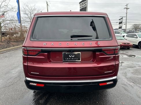 Used 2023 Jeep Wagoneer Series III w/ Preferred Equipment Group image 12