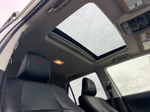 Used 2021 Toyota 4Runner Venture w/ Moonroof Package image 18
