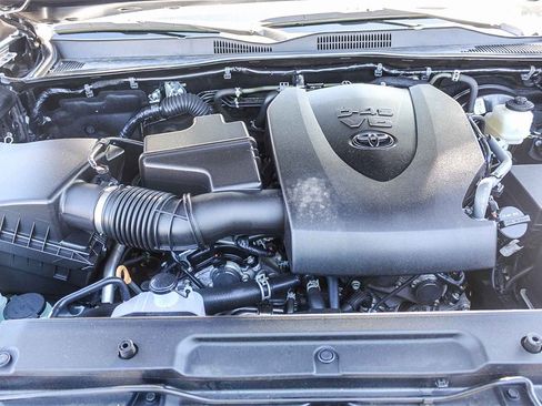 Used 2022 Toyota Tacoma TRD Sport w/ Technology Package image 27