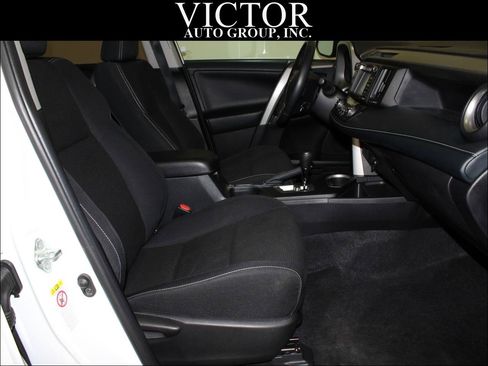 Used 2018 Toyota RAV4 XLE AWD/4WD image 39