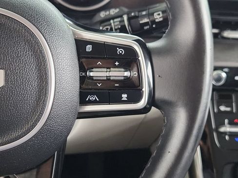 Used 2022 Kia Carnival EX FWD image 31