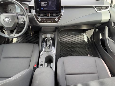 Used 2025 Toyota Corolla LE image 14