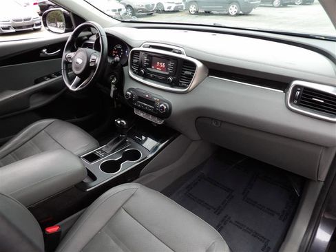 Used 2016 Kia Sorento EX image 19